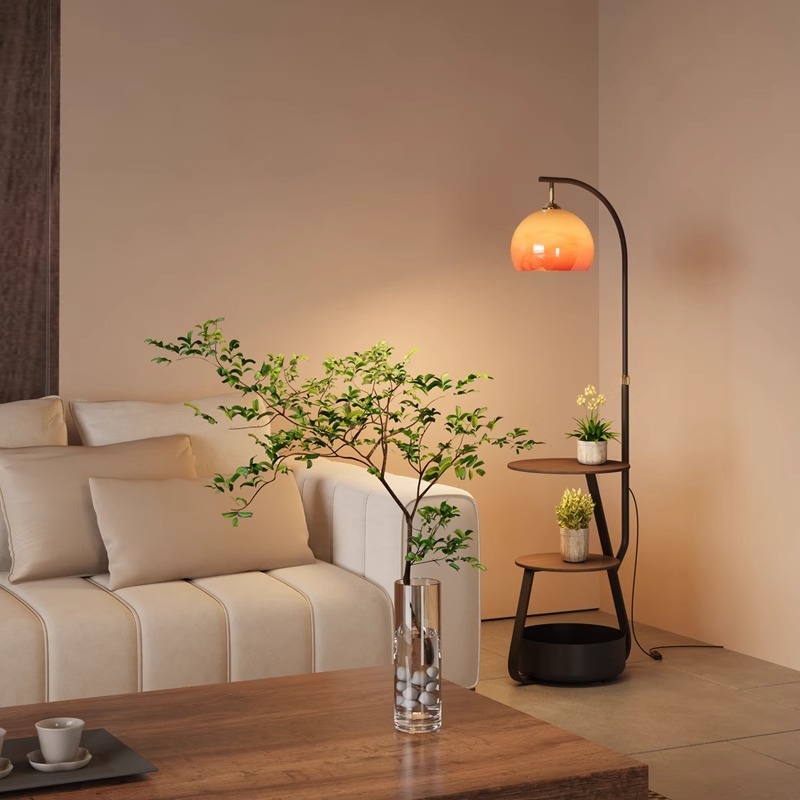 Lampa podłogowa, antyczny stol – Coffee & Tea Garden Lincoln Menu recenzja i cena